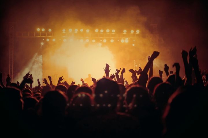 Are There Vip Experiences Available at Rock Concerts?
