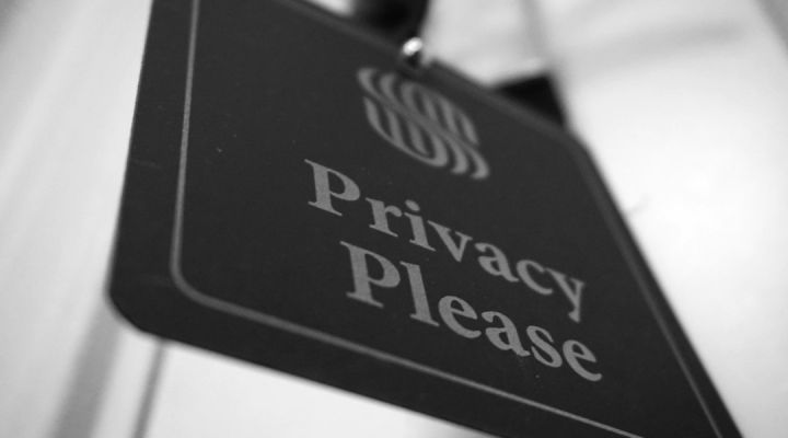 Privacy - a black and white photo of a sign that says privacy please